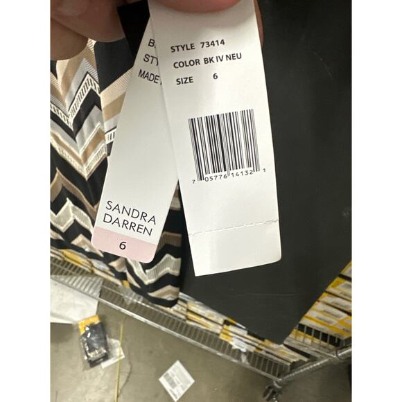 Brand new authentic Sandra Darren Chevron Dress, Size 6 For Women - Picture 3 of 4